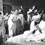 Osho with sannyasins