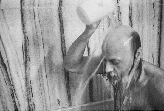028 Osho taking a bath