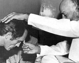 Osho Initiates Terence Stamp into Sannyas