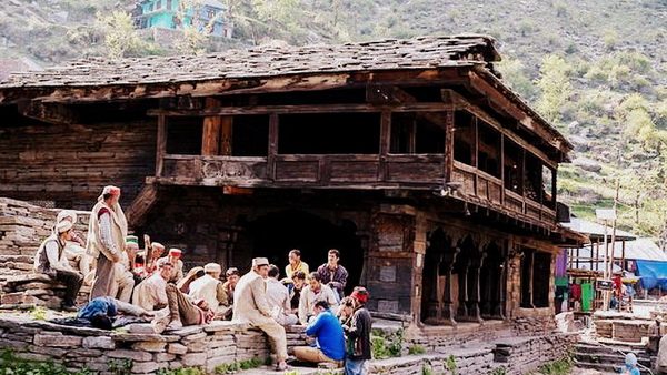 Malana people at temple