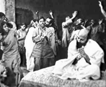 Osho with sannyasins