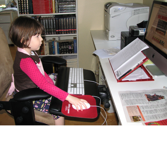 050-Volunteer worker Greta at Avinasho's Desk