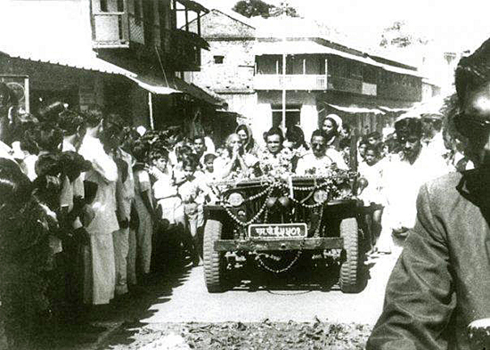 Osho drive by in India