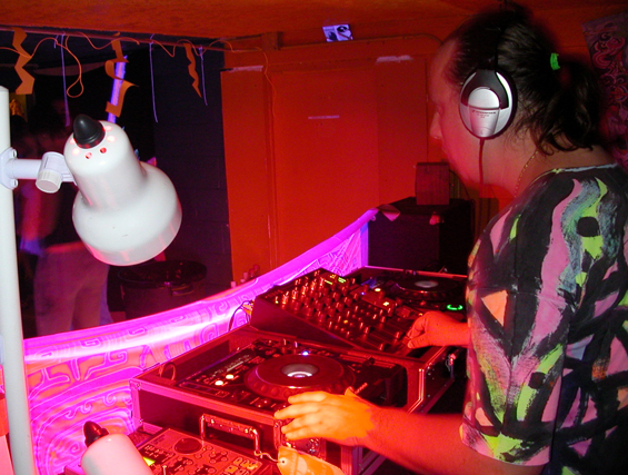 070 My First Dj set in Hawaii 2002