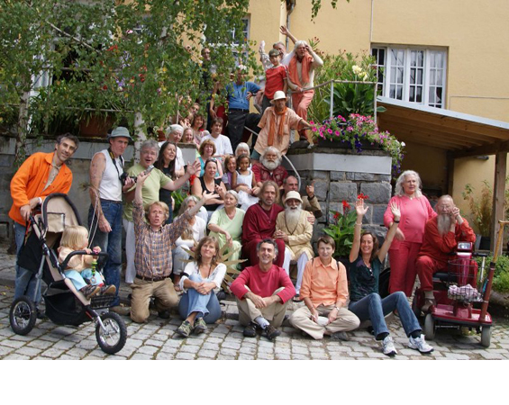 Sigari on right in red outfilt