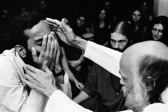 Arun and Osho in darshan