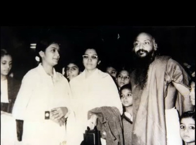 Osho at a gathering Osho at a gathering