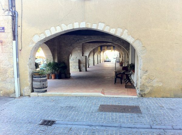 Covered sidewalks to stay cool