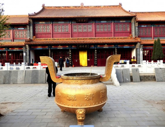 Main hall. Monks were chanting. So beautiful