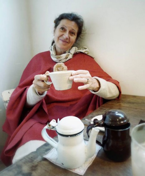 Nura-drunking-tea