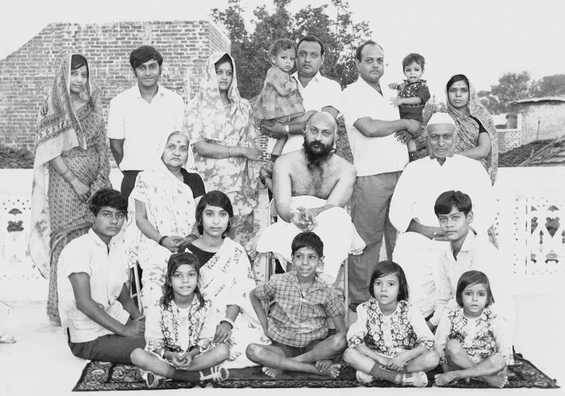 Osho and family in Gadarwara