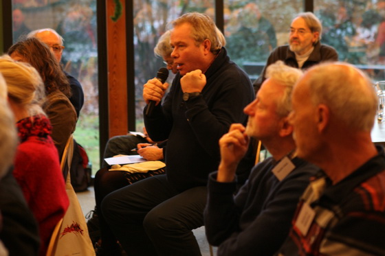 Mudra on the microphone