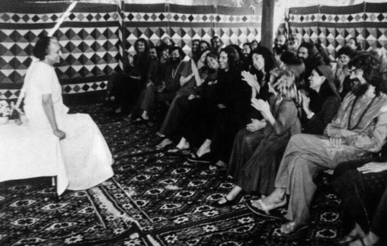 Sannyasins Theatre Group meets Indira Gandhi