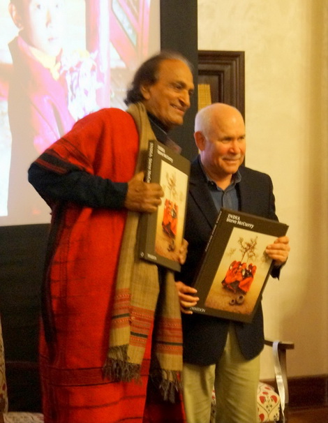 Raghu Rai and Steve McCurry presenting the book