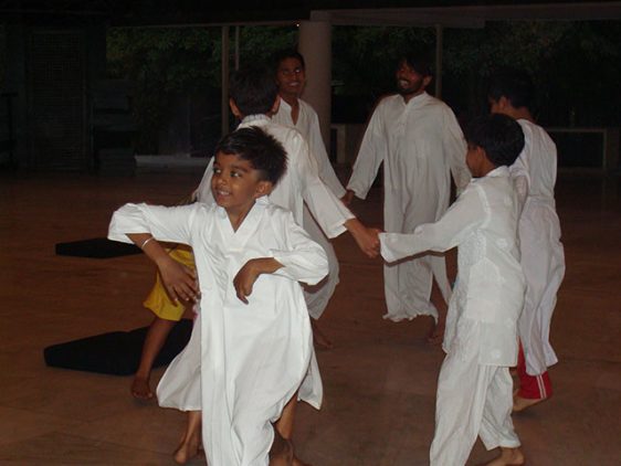 children-dancing