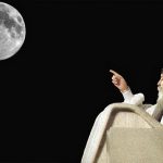 osho-pointing-finger-to-moon