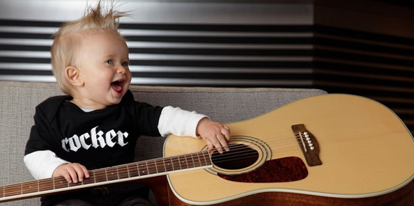 Child with guitar