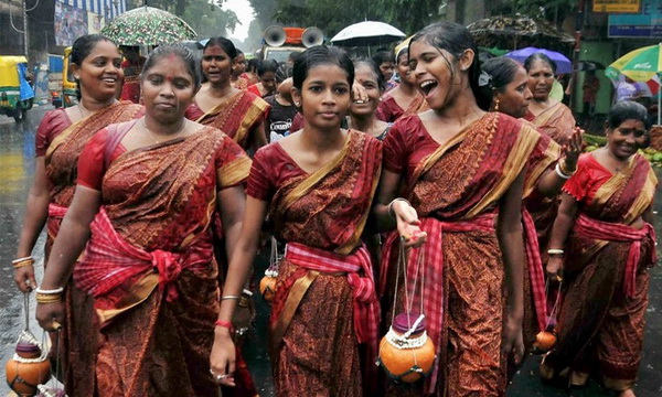 Women Kanwariyas 