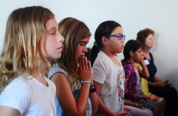 Children meditating