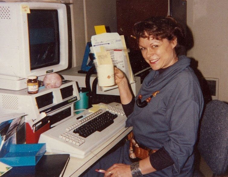 Komalta (Andrea) at computer