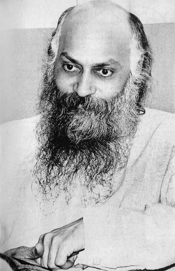 Osho in darshan, 1976