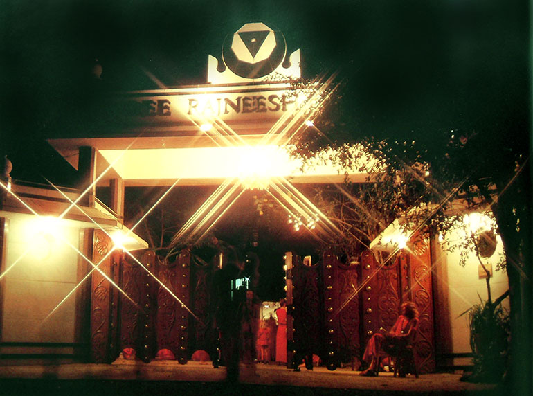 Gateless Gate, Pune ashram