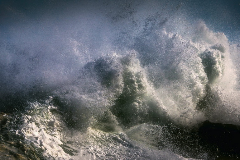 Big lake waves