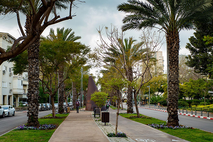 Tel Aviv in Time of Corona by Prabhat (Nimi Getter)
