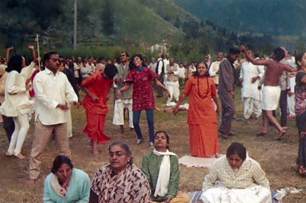 Madhu and Neelam meditating, Manali, September 1970