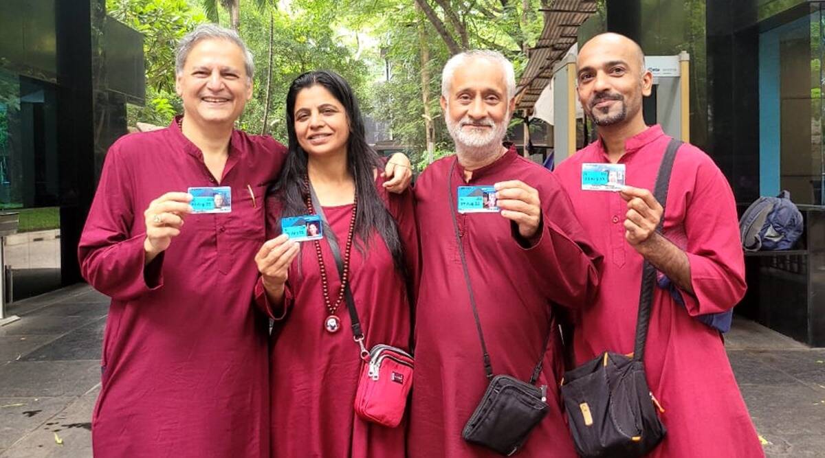 Sannyasins at the gate