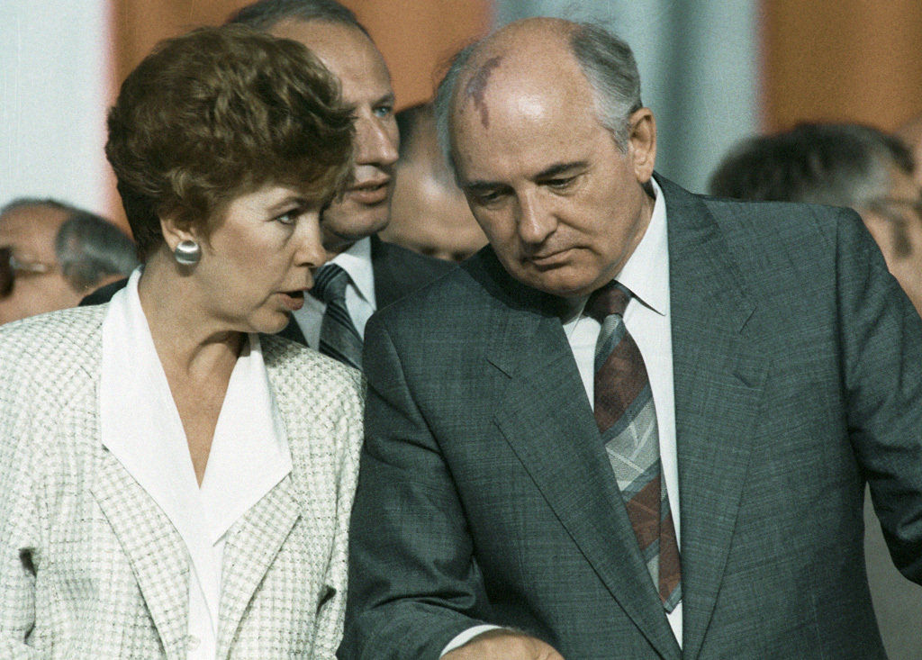 Gorbachev with Raisa in Poland