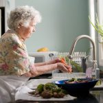 woman washing dishes