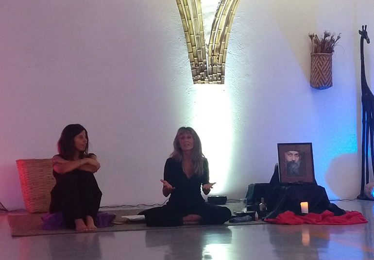 Aseema leading a workshop - photo credit Aabhar