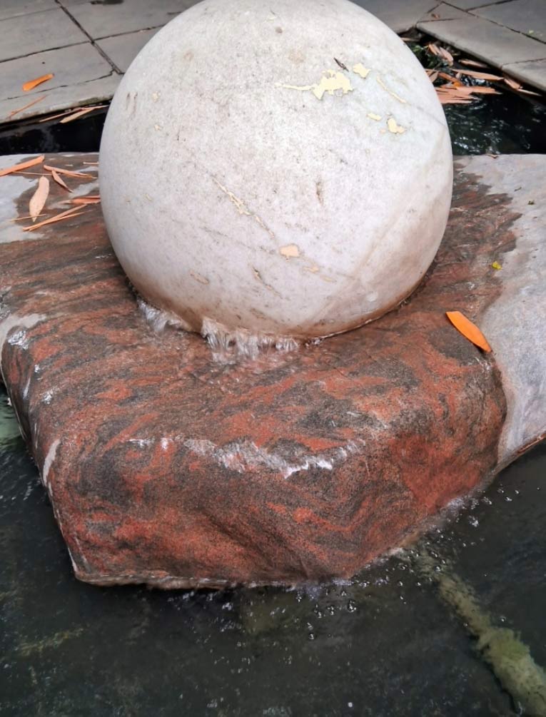 ball fountain