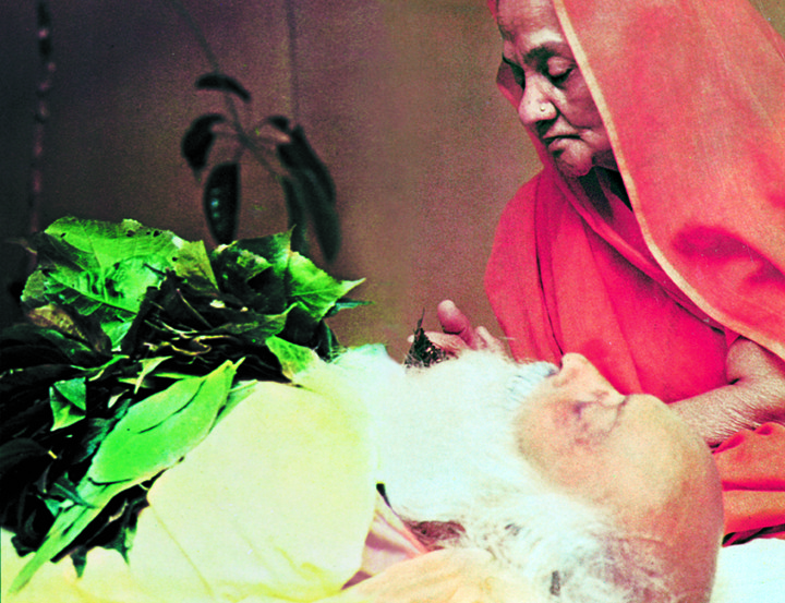 Mataji with Dadaji on podium
