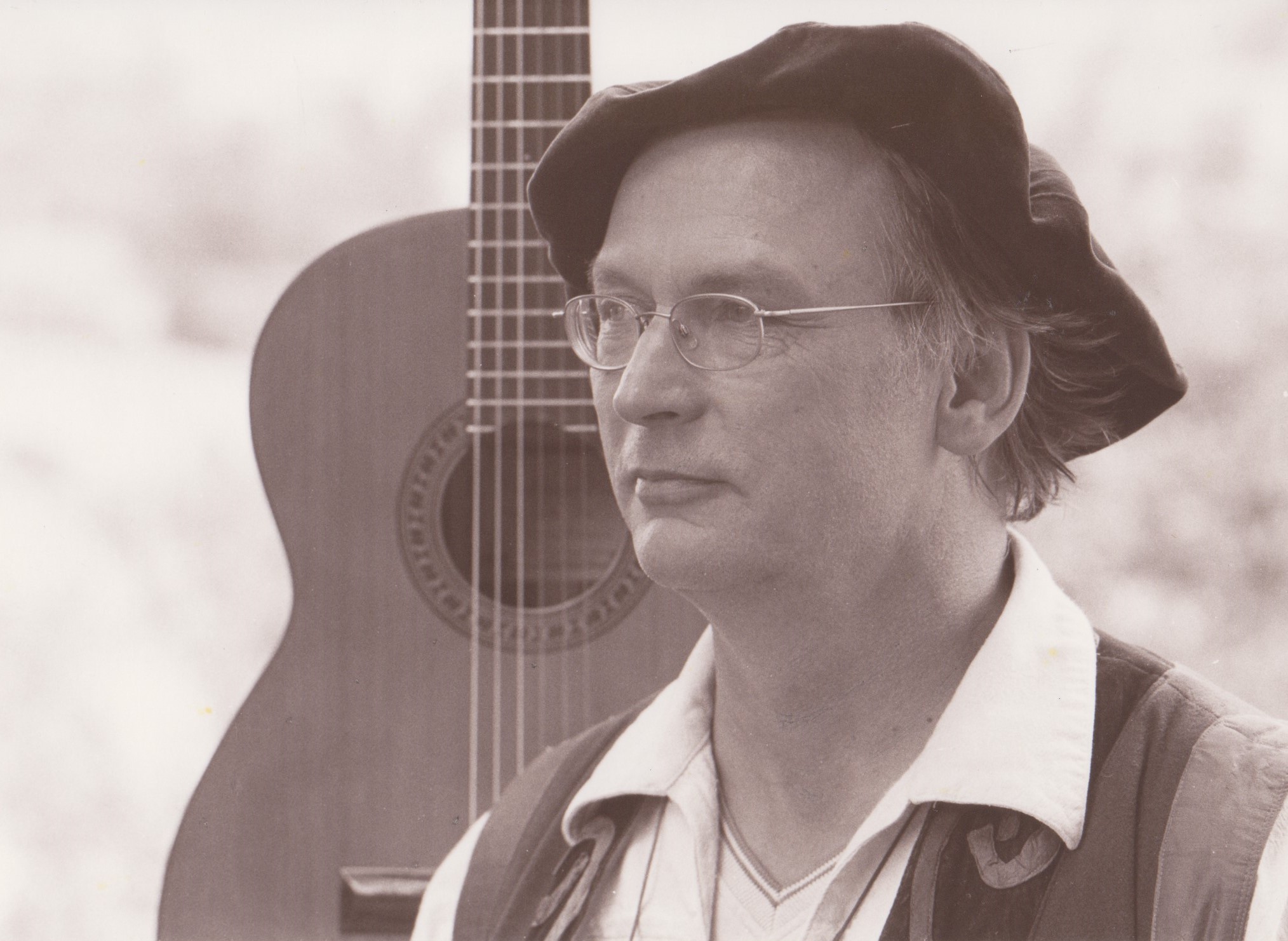 Vardan with guitar