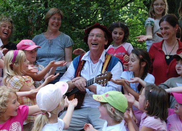 Pressefoto mit Kindern zugeschnitten
