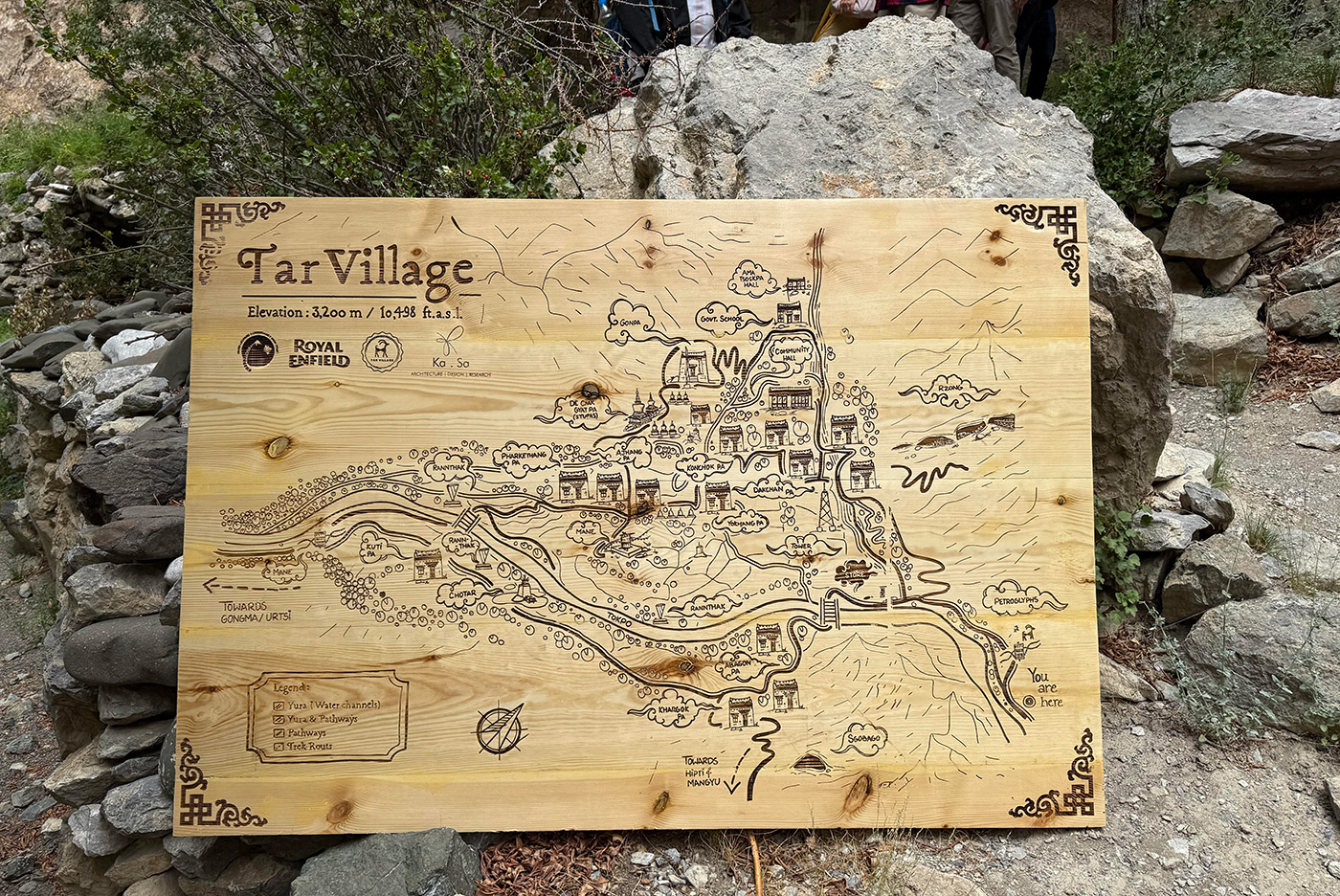 Tar village sign