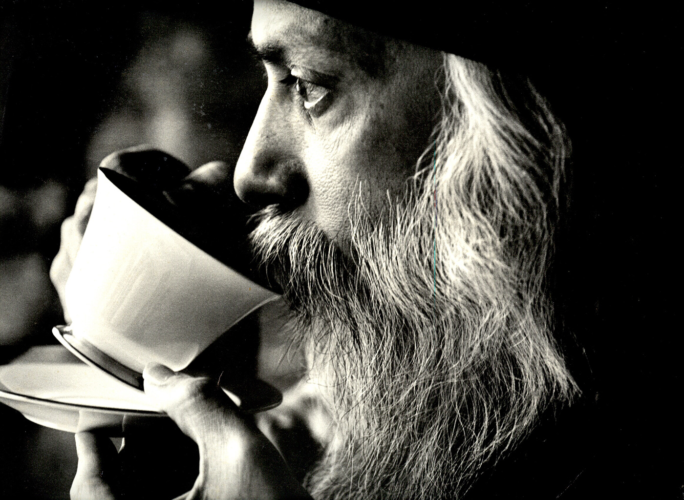 Osho drinking tea